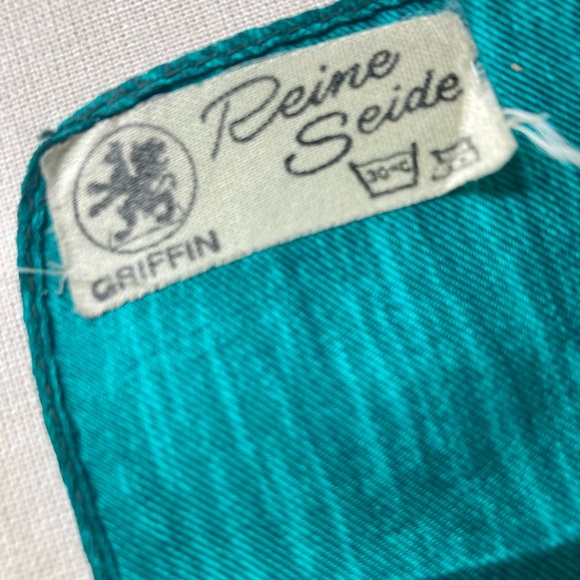 Vintage Griffin silk scarf - Picture 3 of 10